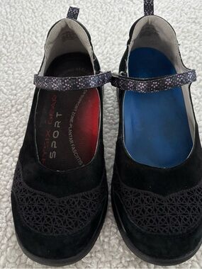 JAMBU. Black Suede Mary Jane Style Shoes. Sz 9W.  Cond. Fast Ship (see Pics)